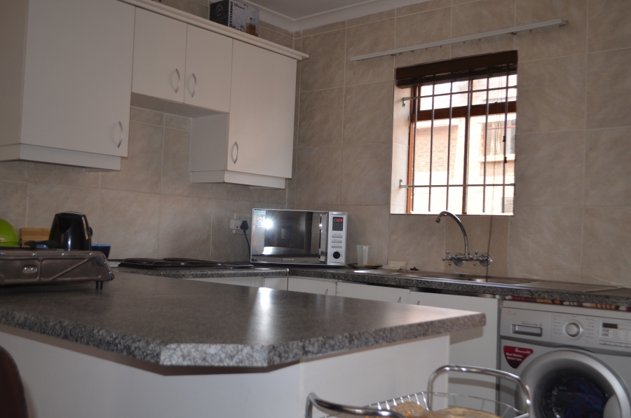 To Let 2 Bedroom Property for Rent in Brackenfell Central Western Cape